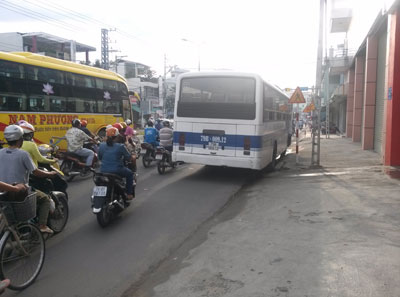 Đậu xe ngay ngã ba