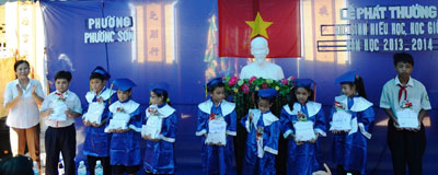 Tổ chức lễ Thánh đản Khổng Tử và trao học bổng cho học sinh