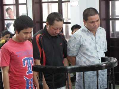 Đánh người gây thương tích, cháu và cậu cùng vào tù