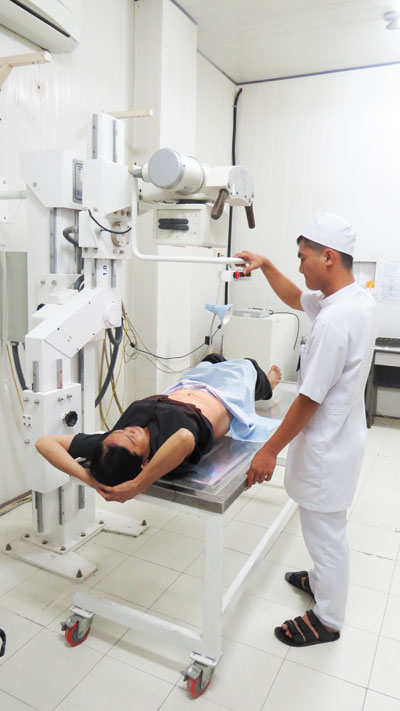 Thực hiện chụp X-Quang số hóa tại Bệnh viện Đa khoa khu vực Cam Ranh.