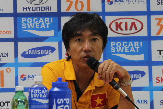 HLV Miura đau đầu với hàng phòng ngự của Olympic VN