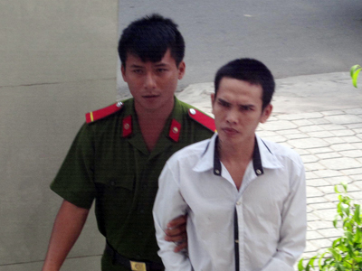 Làm chuyện "vợ chồng" với người vừa qua tuổi 13!