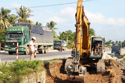Các nhà thầu đang đẩy nhanh tiến độ thi công. Ảnh: H.D