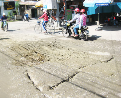 Đường Vĩnh Thái đang xuống cấp nghiêm trọng