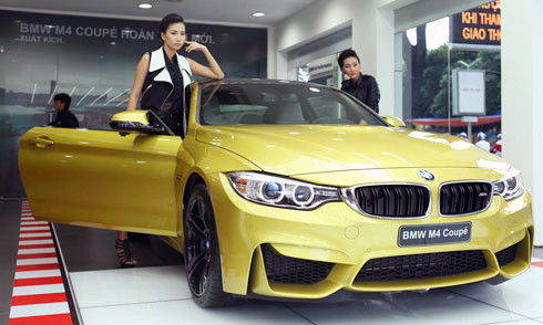  BMW M4 bản chính hãng giá 4 tỷ đồng. 