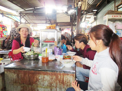 Tạo sinh kế cho phụ nữ nghèo