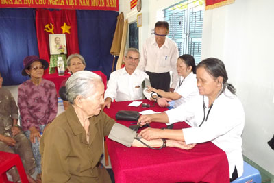 Đa dạng hoạt động chăm sóc sức khỏe người cao tuổi