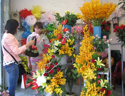 Thị trường ngày 20-10: Sôi động nhờ khuyến mãi