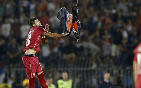 Bạo loạn kinh hoàng tại một trận đấu ở vòng loại EURO