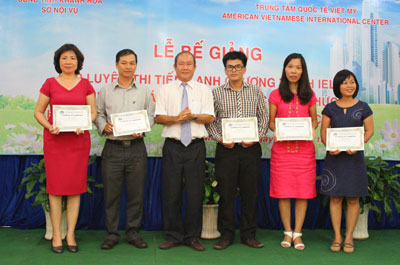 56 cán bộ hoàn thành khóa luyện thi IELTS