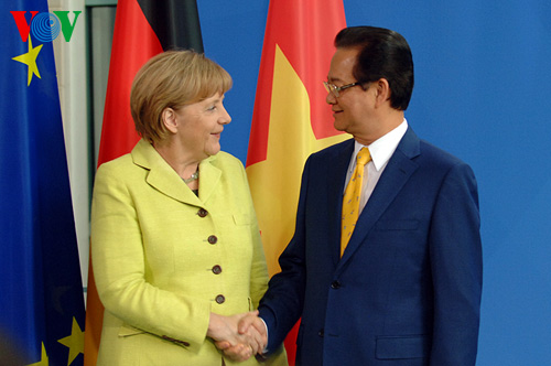 Thủ tướng Nguyễn Tấn Dũng và Thủ tướng Angela Markel bày tỏ hài lòng về sự phát triển nhanh chóng và hiệu quả của quan hệ Đối tác chiến lược Việt - Đức...