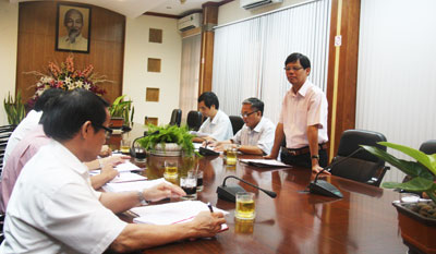 Đồng chí Nguyễn Tấn Tuân phát biểu tại buổi làm việc.