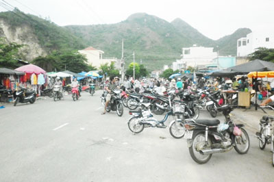 Bãi xe giữa đường