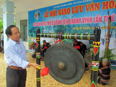 Ông Cao Cường, Bí thư Huyện ủy Khánh Vĩnh khai hội