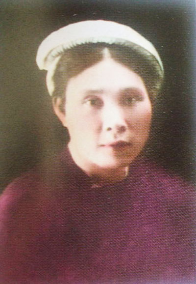 Nữ sĩ Tương Phố.