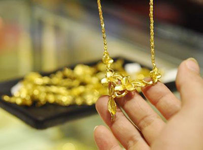 Giá vàng "dè dặt" đi lên