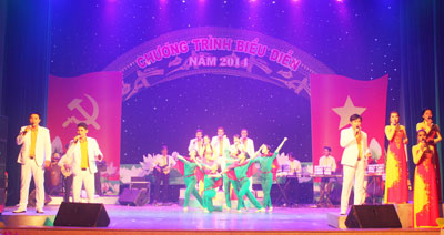 Màn hát múa “Lộng gió bốn phương”.