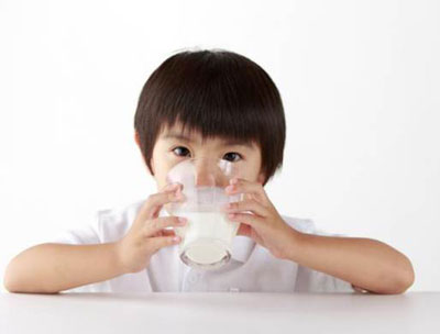 Tác hại của việc trẻ không uống sữa bò