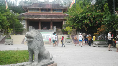 Cần thay thế linh vật ngoại lai ở các công trình văn hóa