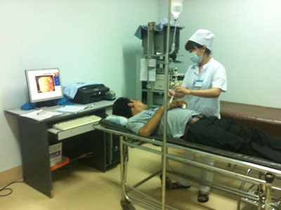 Nội soi cấp cứu thành công ca nuốt tăm vào bụng