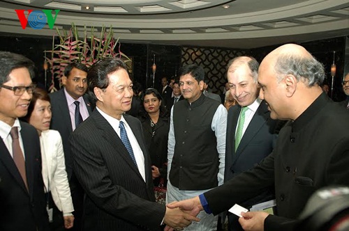 Thủ tướng gặp gỡ các doanh nghiệp Ấn Độ