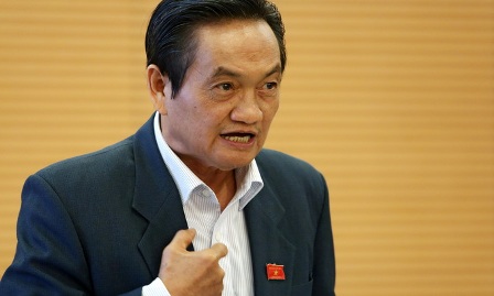 Đại biểu Trần Du Lịch phát biểu tại Hội trường. Ảnh: vtc.vn