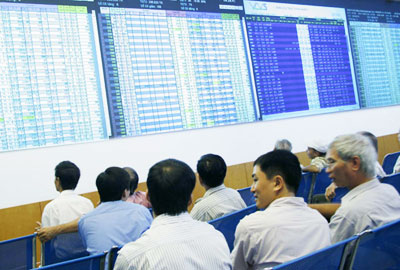 Hai sàn cùng tăng điểm phiên cuối tháng