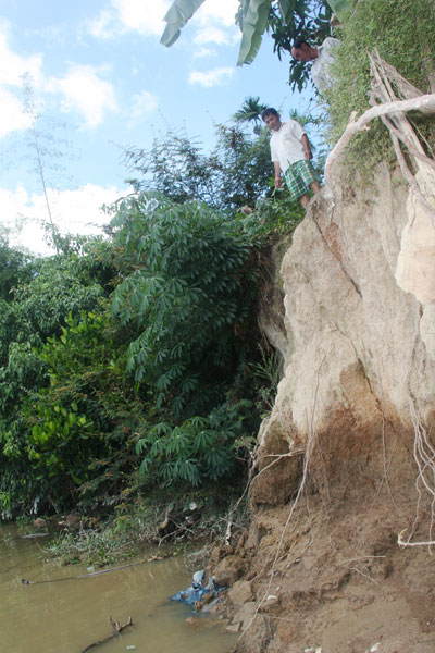 Nỗi lo sạt lở mùa mưa lũ