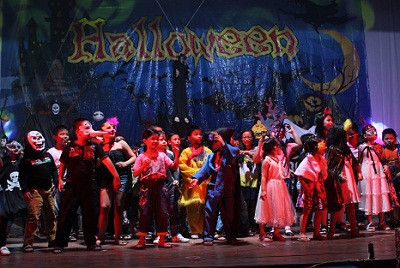 Tại Nhà thiếu nhi tỉnh, một Lễ hội Halloween được tổ chức quy mô và hấp dẫn cho các em thiếu nhi với 