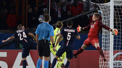 Một cầu thủ có chiều cao khiêm tốn như Marco Verratti vẫn có thể hạ hàng phòng thủ Barcelona bằng một pha đánh đầu.