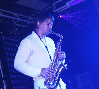 Ilia Konstantinov biểu diễn Saxophone tại Zima Club.