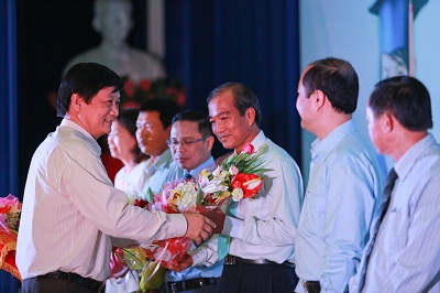 Tiep suc toi truong 01.jpg