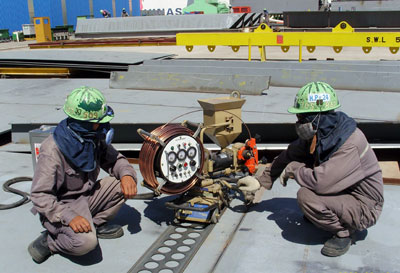 Công nhân làm việc nặng nhọc, độc hại, nguy hiểm ở HVS được trang bị bảo hộ lao động và đảm bảo chế độ chính sách hợp lý.