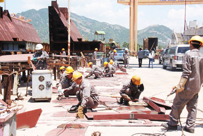 Sẵn sàng cho tàu vỏ thép vươn khơi