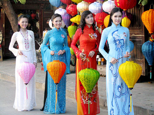 &quot;Hồn Việt trong tà áo dài đương đại&quot;