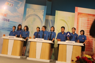 3 đội thi của bảng B tranh tài. 