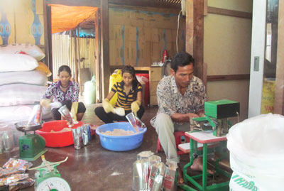 Cơ sở sản xuất đóng gói bột dinh dưỡng của ông Hà Đứng.