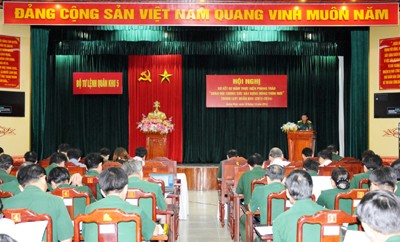 Quân khu 5 sơ kết 2 năm thực hiện phong trào “Quân đội chung sức xây dựng nông thôn mới”. Ảnh: VGP/Thế Phong