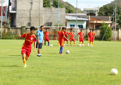 Việc thành lập Trung tâm bóng đá Khánh Hòa: Chưa mang tính khả thi