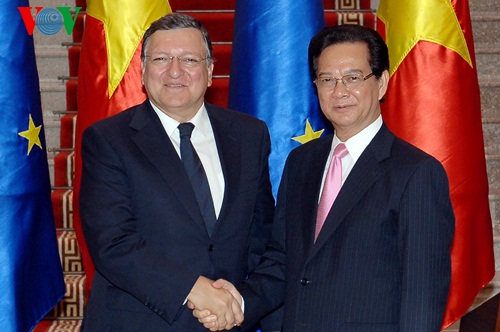  Thủ tướng Nguyễn Tấn Dũng đón Chủ tịch Ủy ban châu Âu Barroso thăm Việt Nam hồi tháng 8/2014.