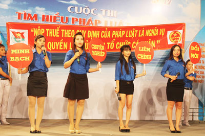  Phần thi chào hỏi của Thành đoàn Cam Ranh.