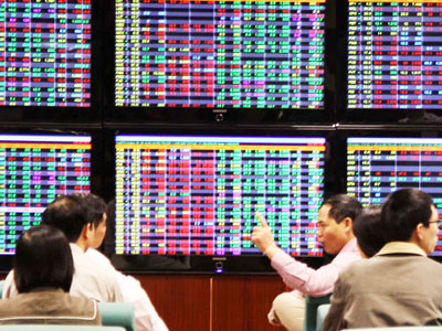 Đầu tuần, hai sàn chứng khoán giảm điểm