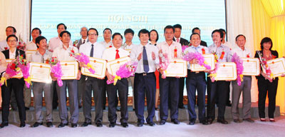 Khen thưởng 25 doanh nhân và doanh nghiệp tiêu biểu