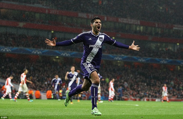 Aleksandar Mitrovic ghi bàn ấn định tỷ số hoà 3-3 cho Anderlecht.