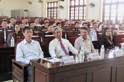 Bàn giao tủ sách pháp luật cho huyện Trường Sa