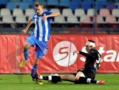 Đạp gãy chân đối thủ, lĩnh án treo giò... 16 tuần