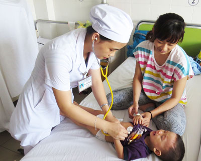 Thực hiện bảo hiểm y tế cho trẻ em: Nhiều thiếu sót, hạn chế