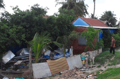 Theo cơ quan chức năng, toàn bộ phần đất này do ông Dũng lấn chiếm hành lang đường bộ và đất nghĩa địa.