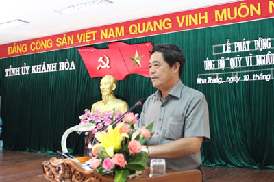 Ông Lê Thanh Quang phát động ủng hộ “Quỹ Vì người nghèo” tỉnh.