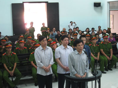 Các bị cáo tại phiên tòa mở ngày 26-8-2014.
